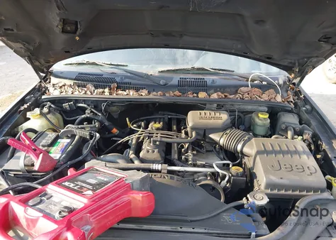 2001 Jeep Grand Cherokee Laredo z USA, uszkodzony, nr VIN 1J4GW48S81C647699